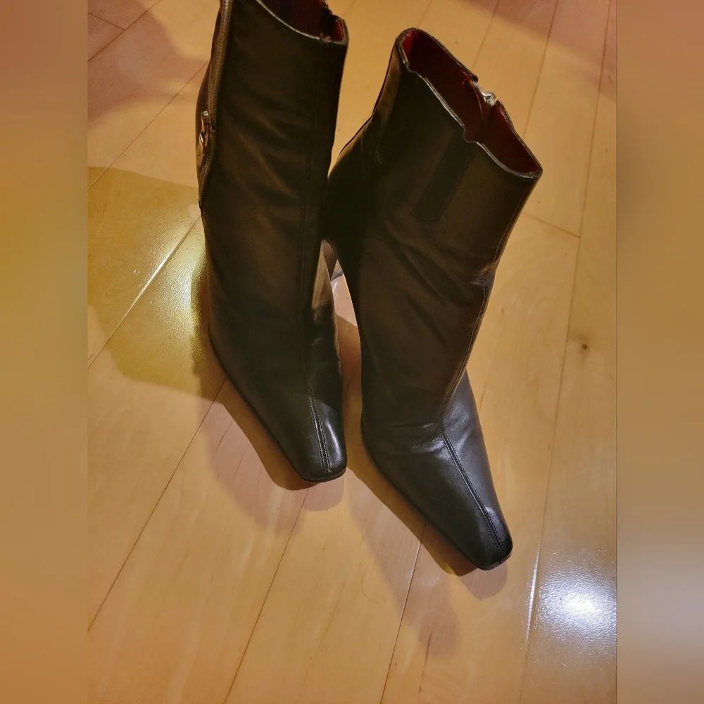 Boots - Picture 2 of 4